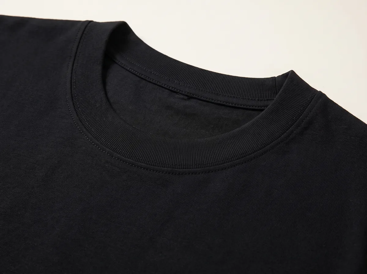 Close-up of the collar and the forward shoulder seam