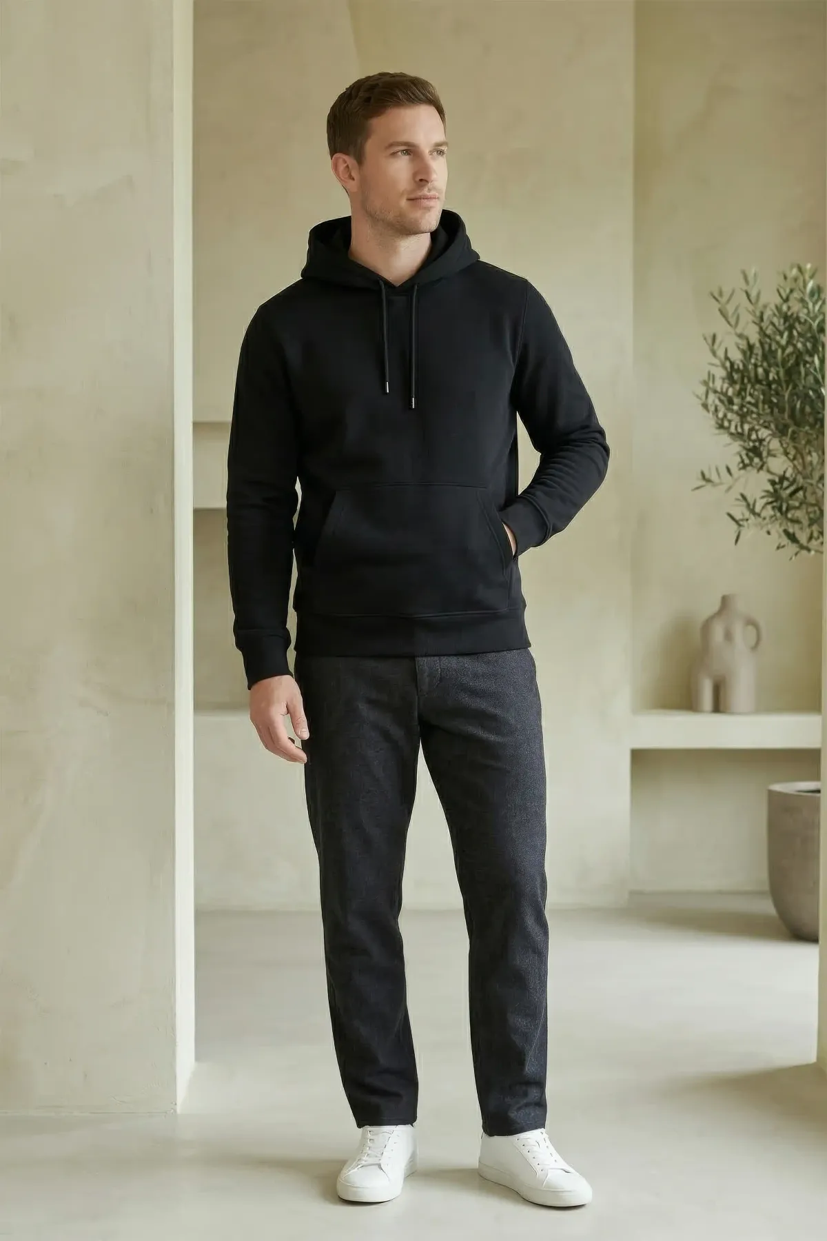 Classic Hoodie in Black