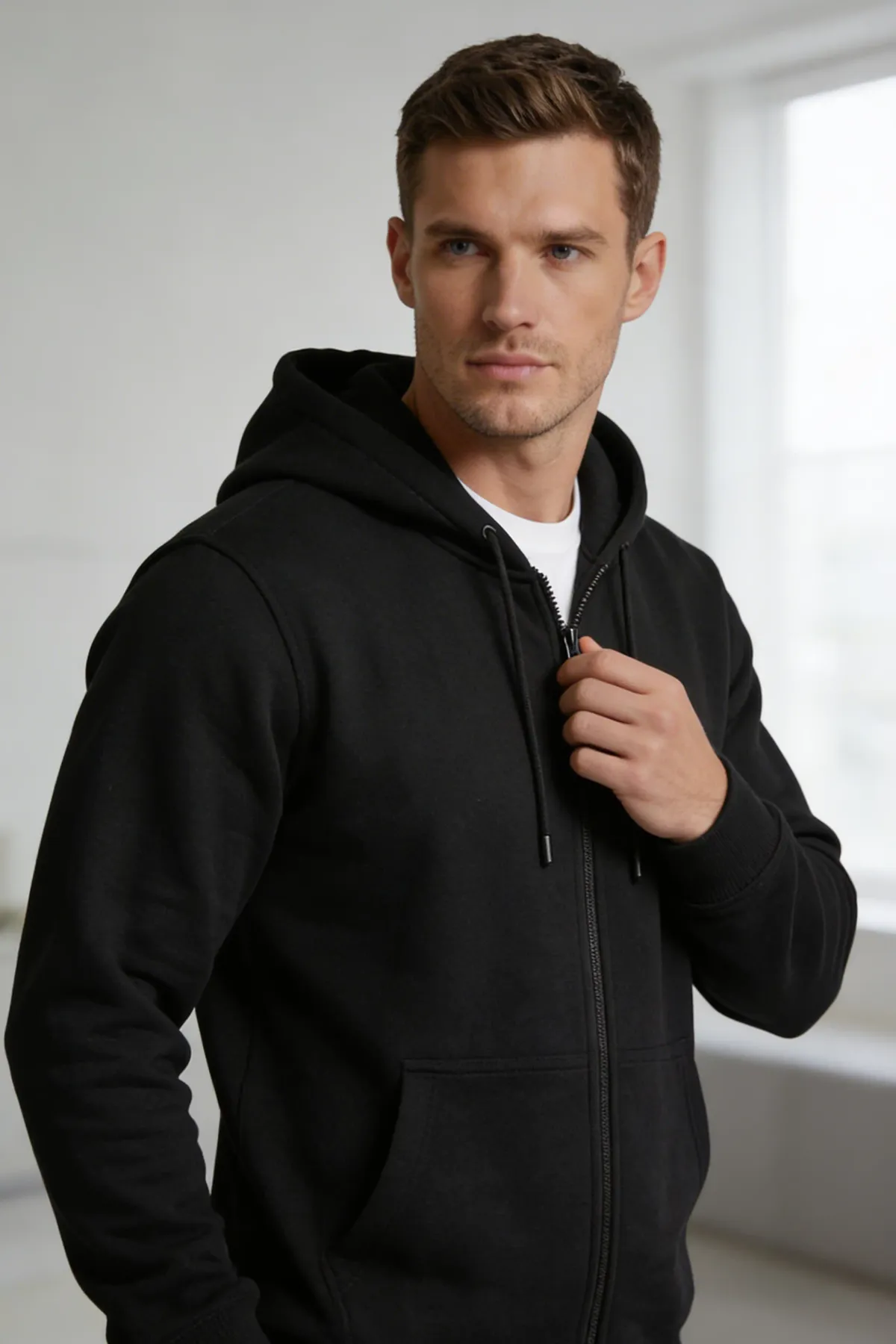 Classic Zipper Hoodie in Black