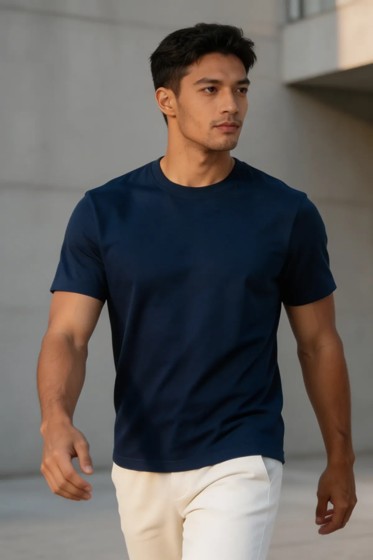 Signature Crewneck in Navy